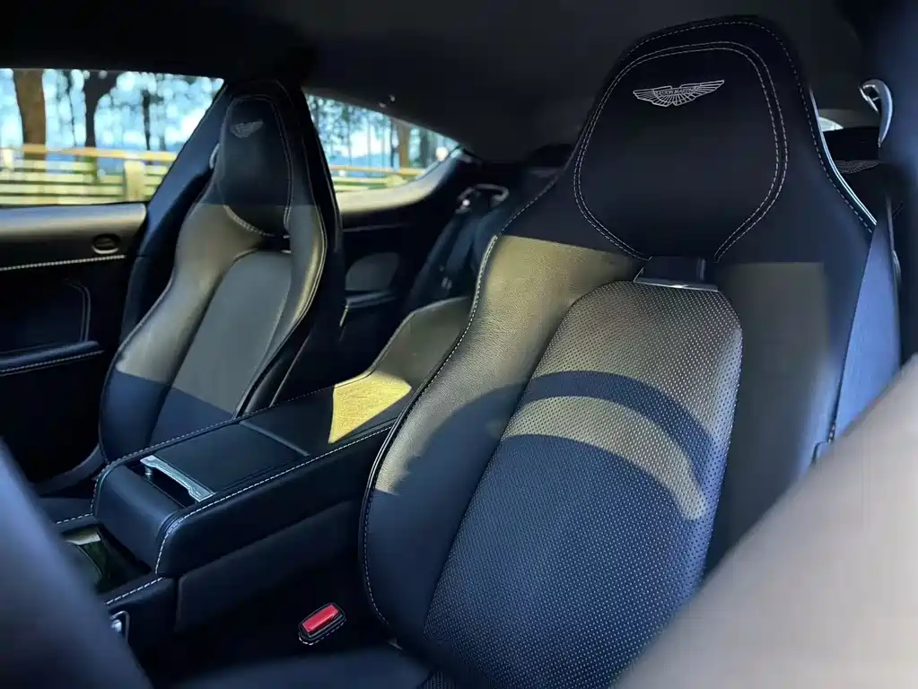 Aston Martin Rapide 2013 — фото 14