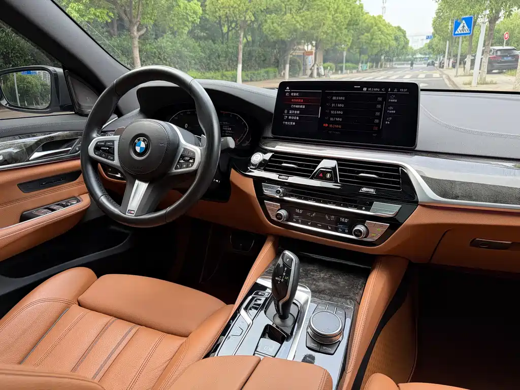 BMW 6 Series GT 2022 — фото 14