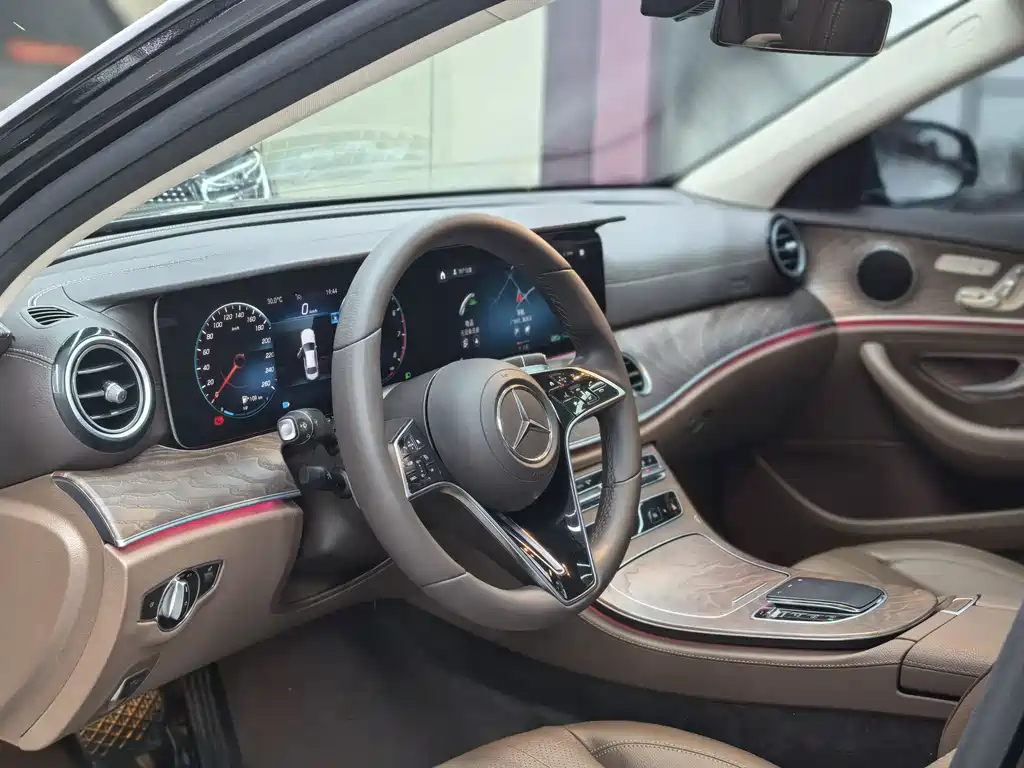 Mercedes-Benz E-Class 2021 — фото 14