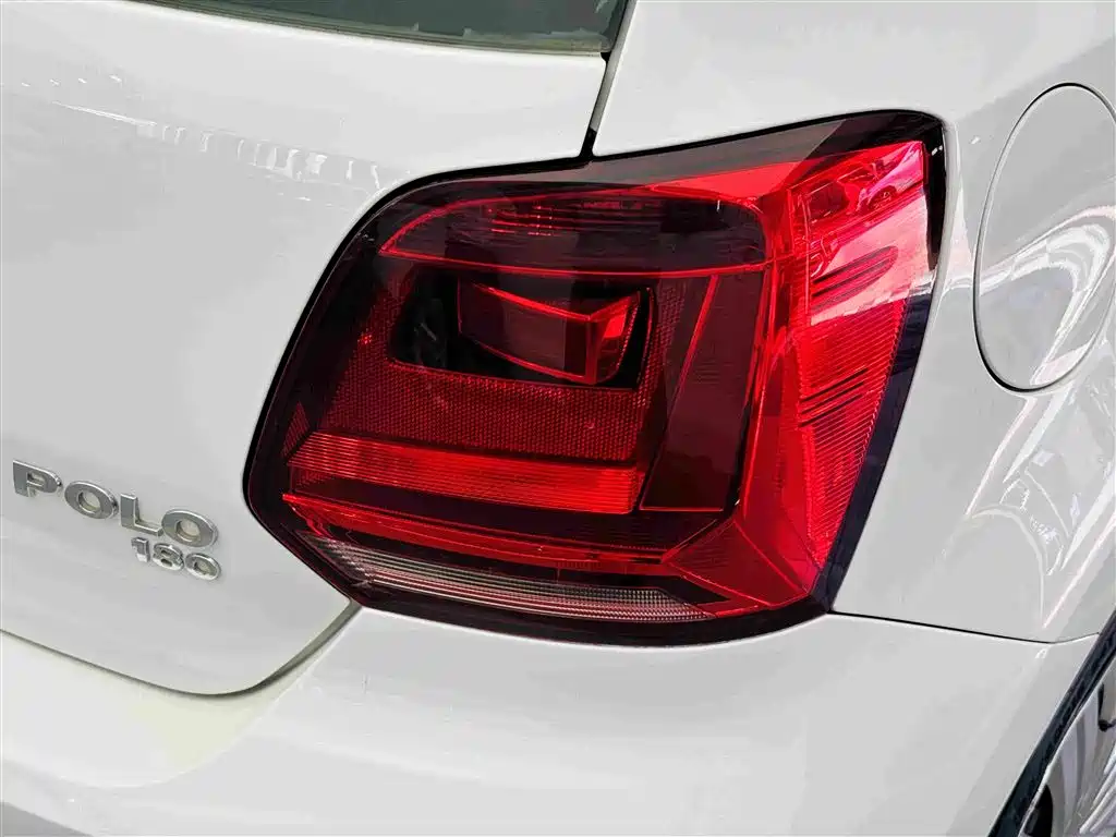 Volkswagen Polo 2016 — фото 12