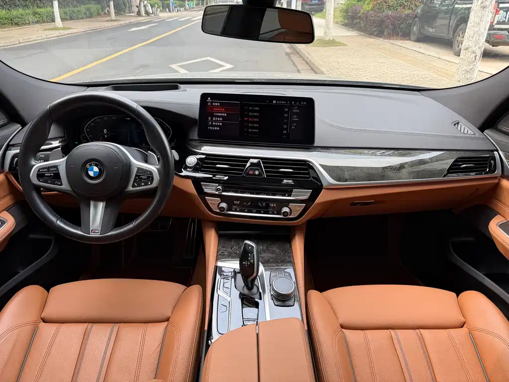 BMW 6 Series GT 2022 — фото 19