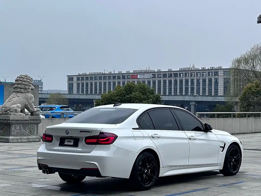 BMW 3 Series 2019 — фото 7