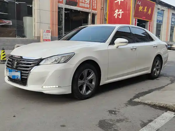 Toyota Crown 2015