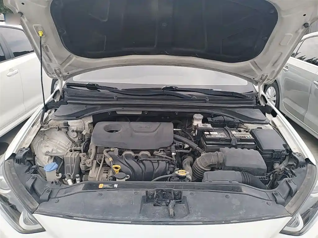 Hyundai Elantra 2018 — фото 20