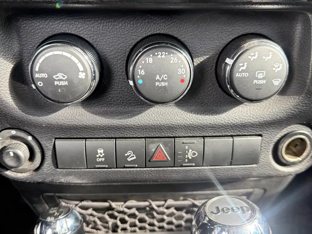 Jeep Wrangler 2016 — фото 16