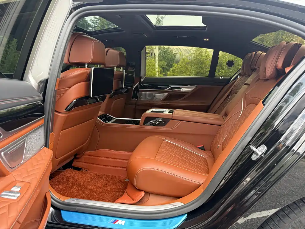 BMW 7 Series 2023 — фото 11