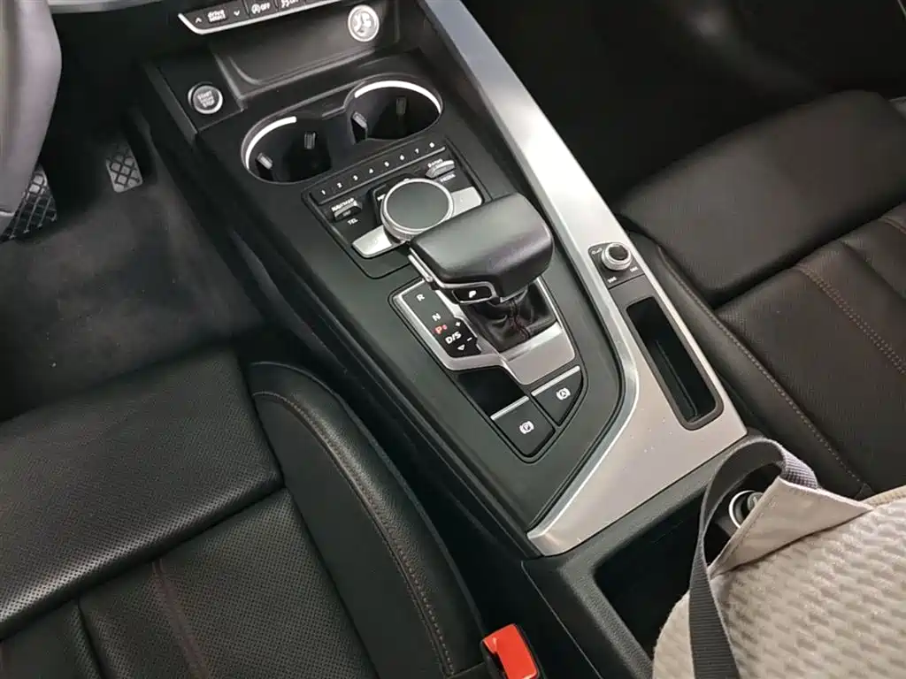 Audi A4L 2017 — фото 14