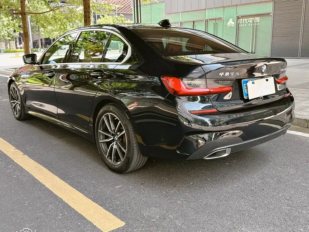 BMW 3 Series 2019 — фото 17
