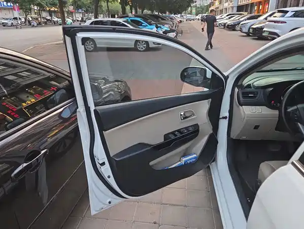 Kia K2 2012