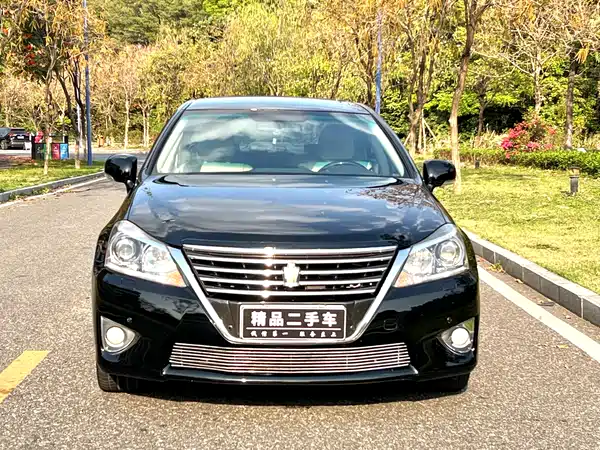 Toyota Crown 2012