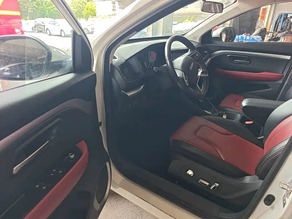Haval H2s 2018 — фото 16