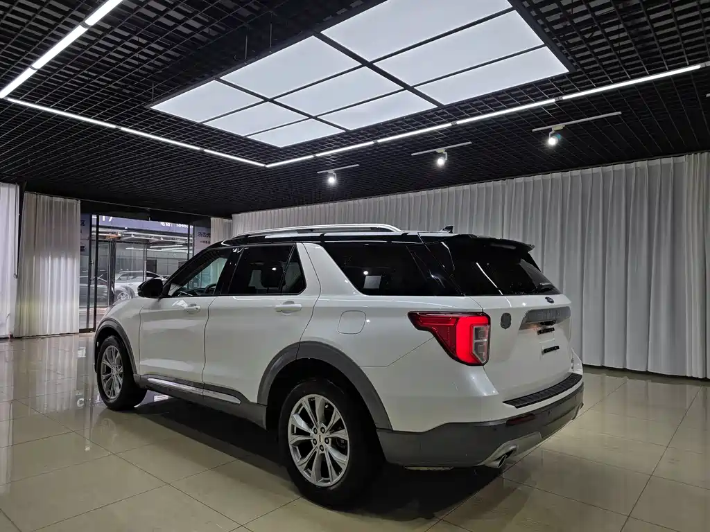 Ford Explorer 2022 — фото 7
