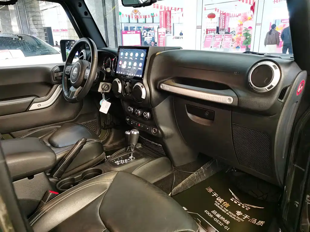 Jeep Wrangler 2015 — фото 12
