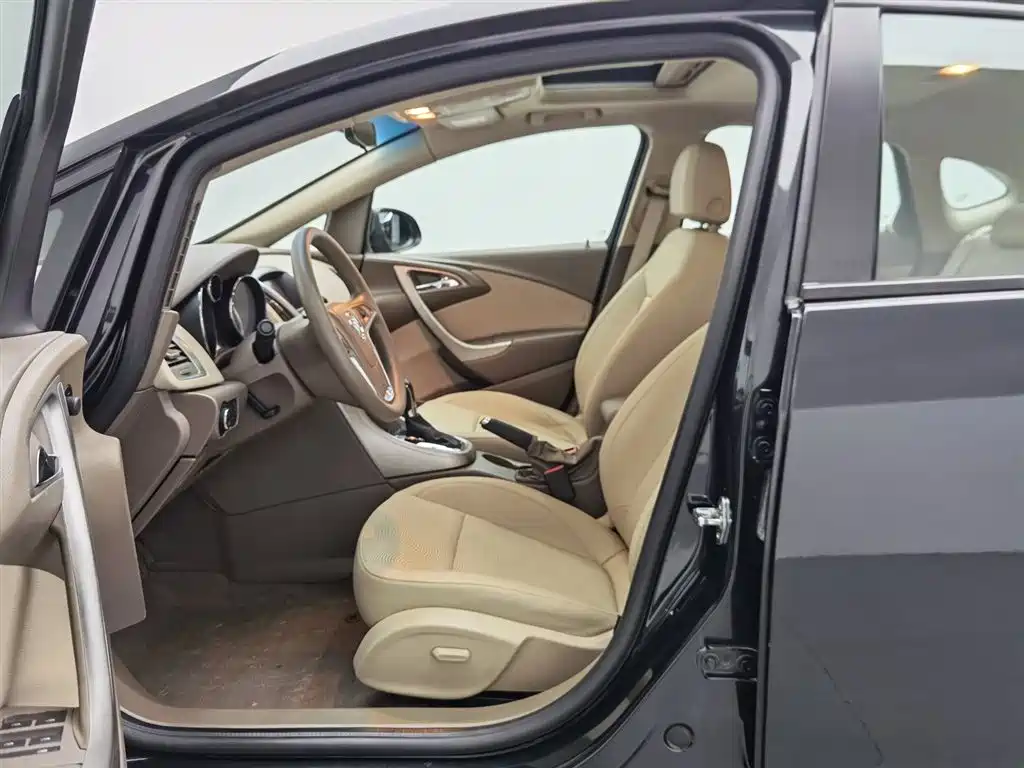 Buick Excelle 2014 — фото 10