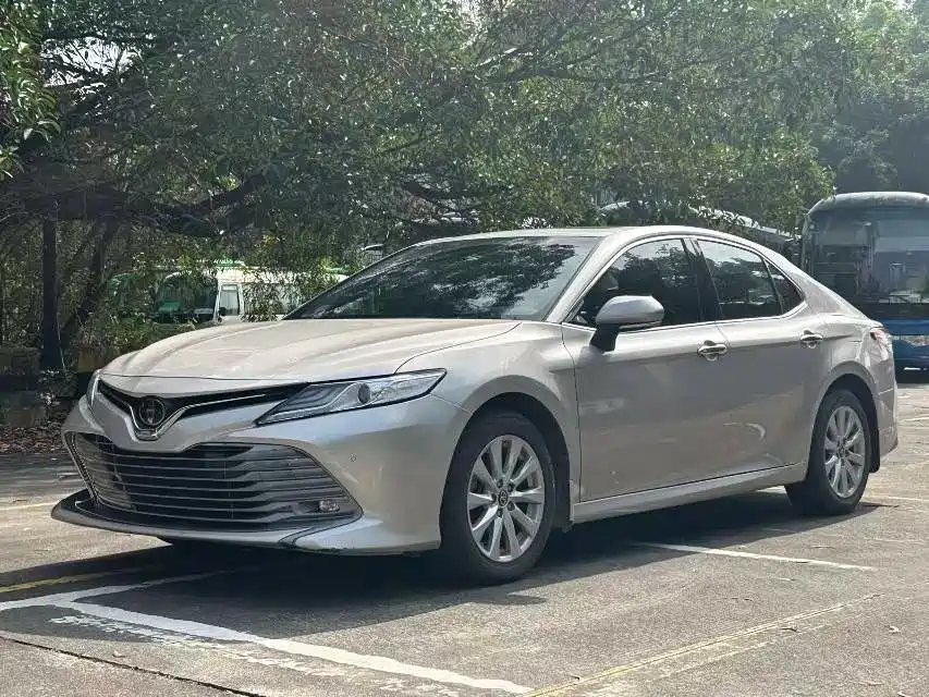 Toyota Camry 2019 — фото 1