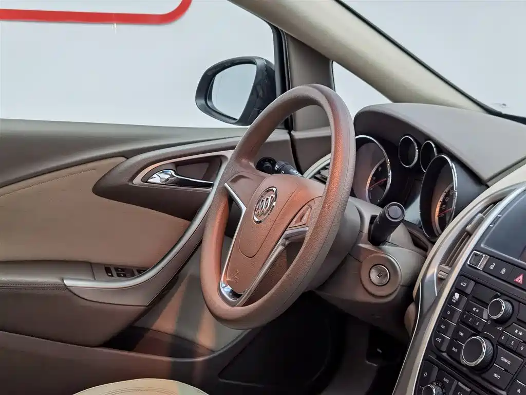 Buick Excelle 2014 — фото 22