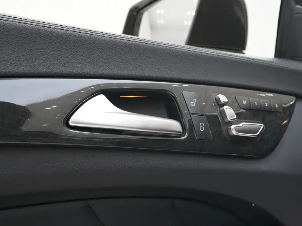 Mercedes-Benz CLS 2015 — фото 10