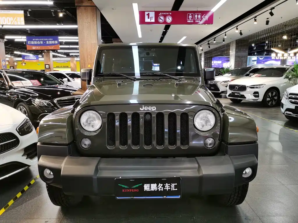 Jeep Wrangler 2015 — фото 2
