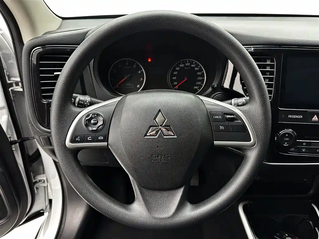 Mitsubishi Outlander 2022 — фото 11