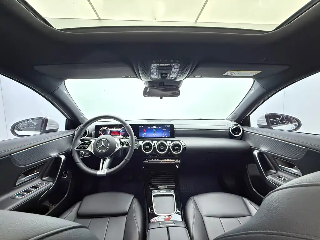 Mercedes-Benz A-Class 2023 — фото 10