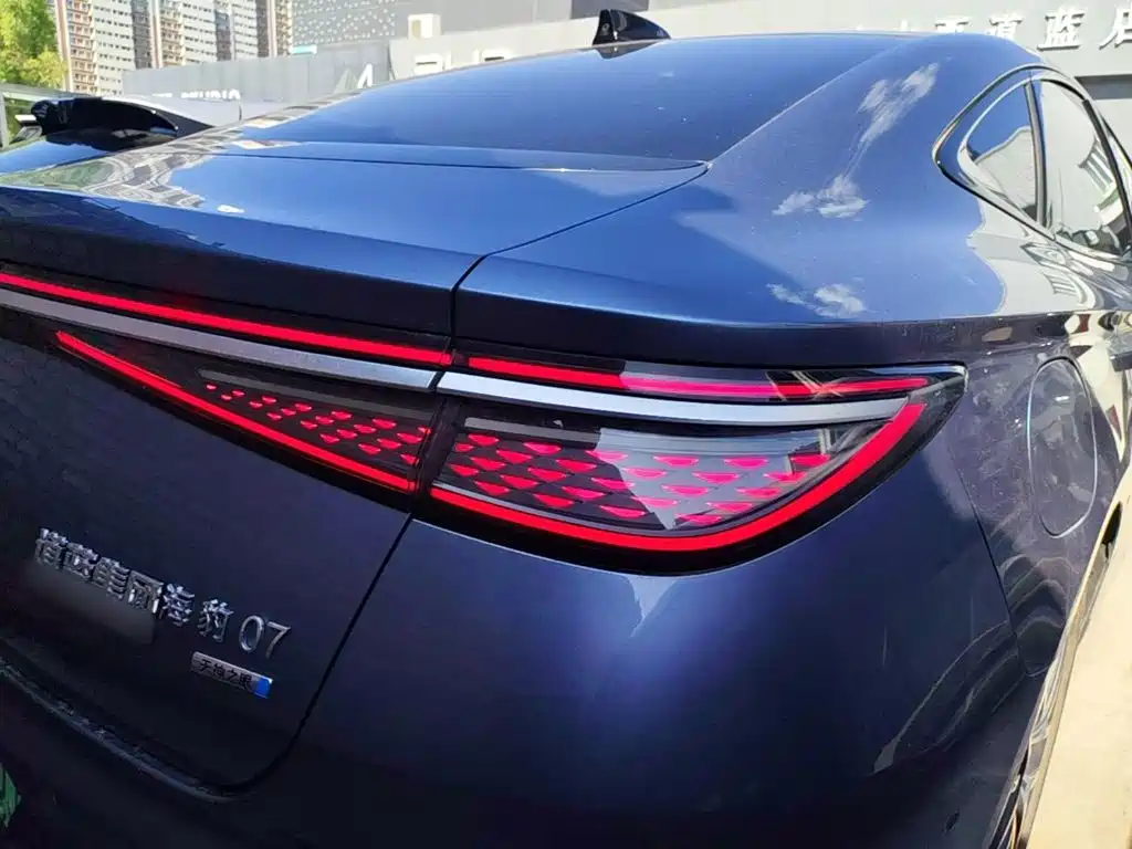 BYD Seal 07 DM-i 2025 — фото 8