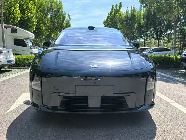 Li Auto i8 2025