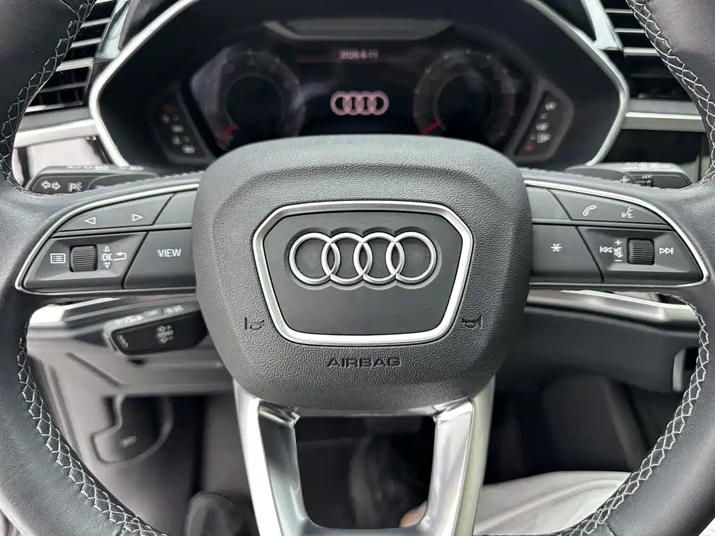 Audi Q3 2022 — фото 14