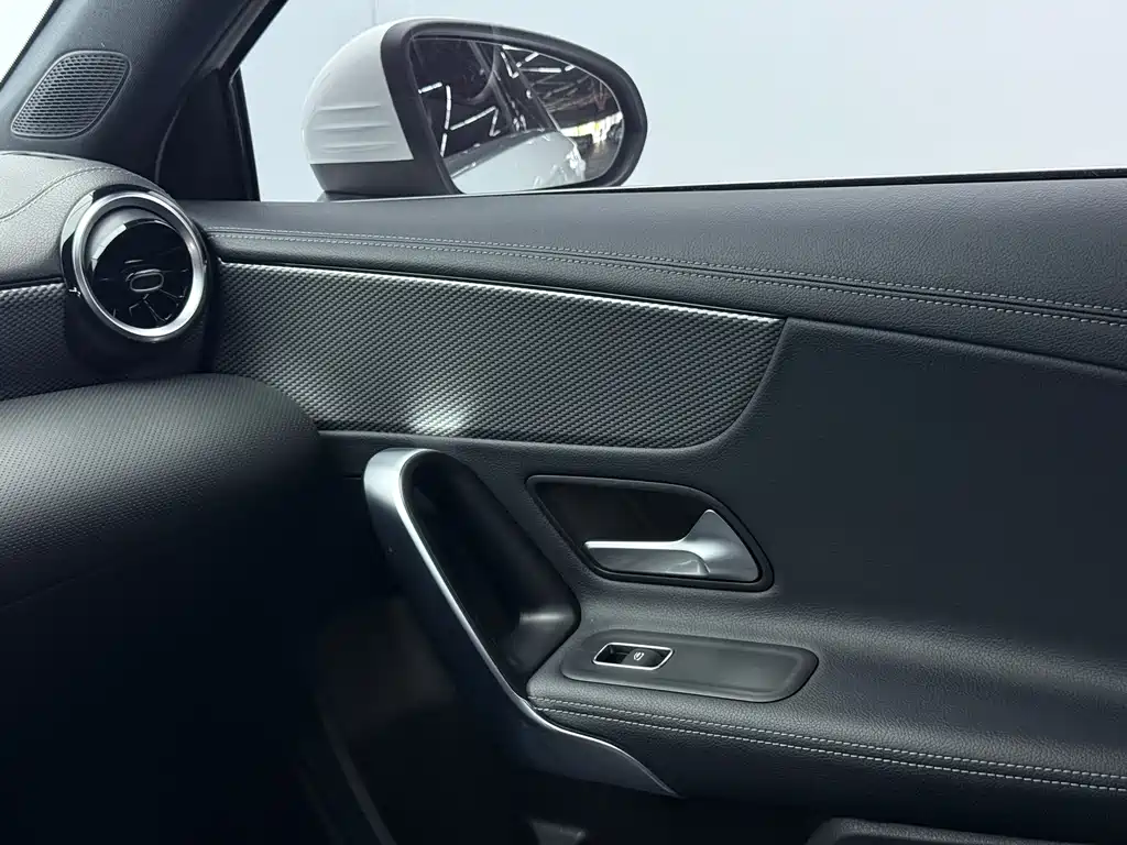 Mercedes-Benz A-Class 2023 — фото 11
