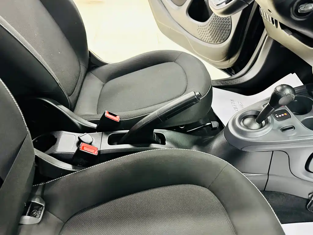smart Fortwo 2018 — фото 28