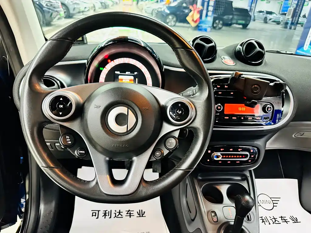 smart Fortwo 2018 — фото 35