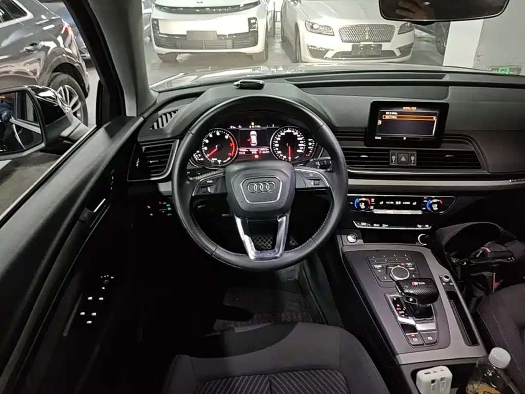Audi Q5L 2018 — фото 11