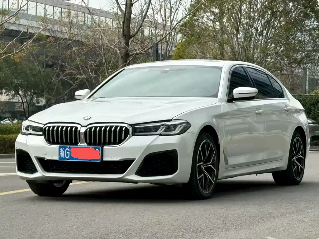BMW 5 Series 2023 — фото 1