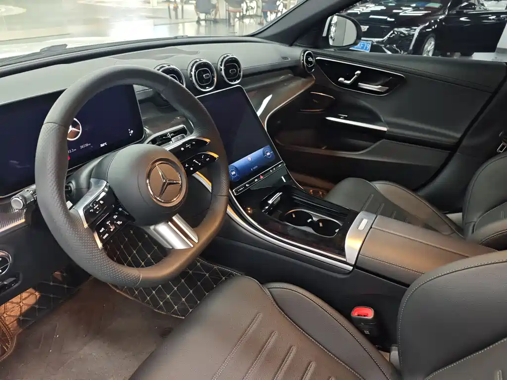 Mercedes-Benz C-Class 2023 — фото 7