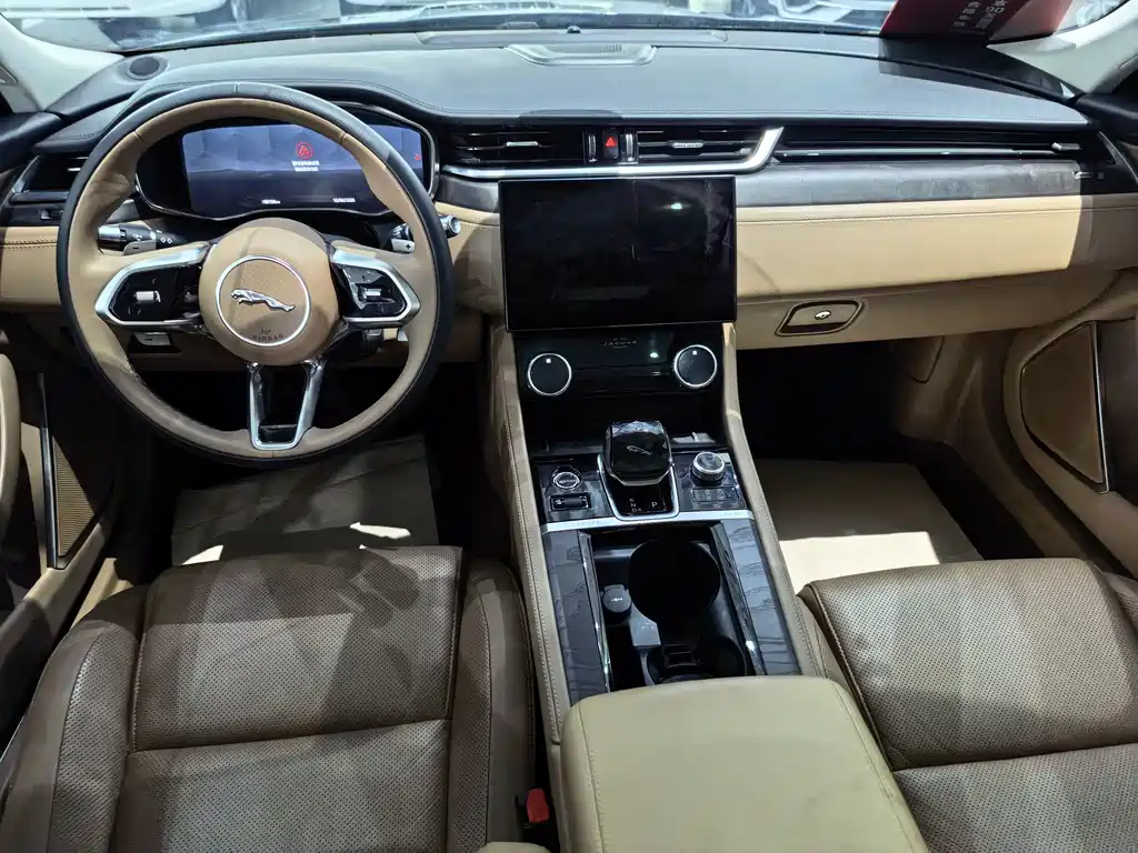 Jaguar XFL 2022 — фото 12