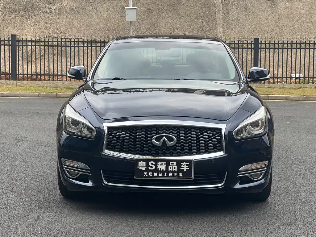 Infiniti Q70 2016 — фото 2