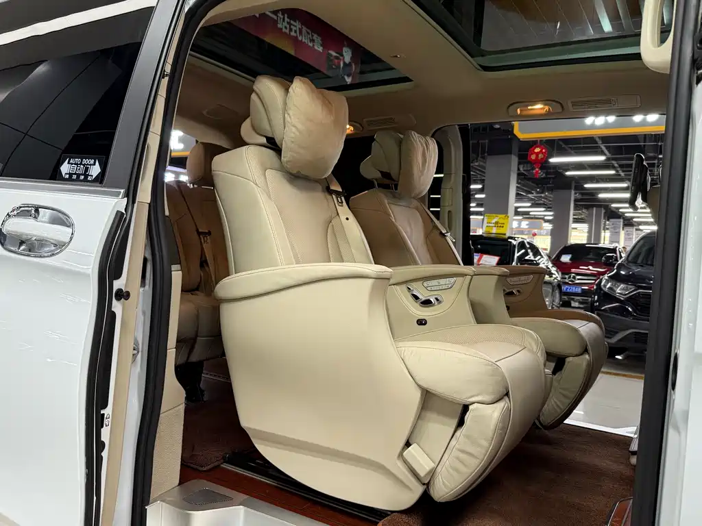 Mercedes-Benz V-Class 2018 — фото 15