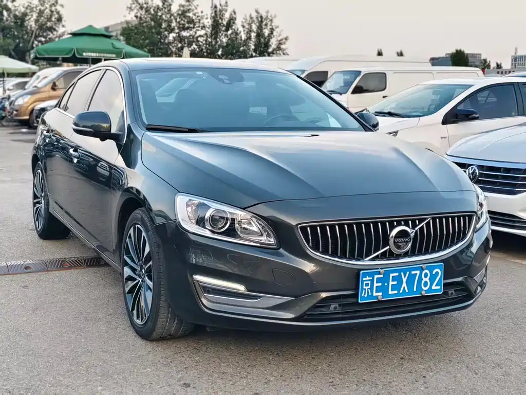 Volvo S60 2018 — фото 2