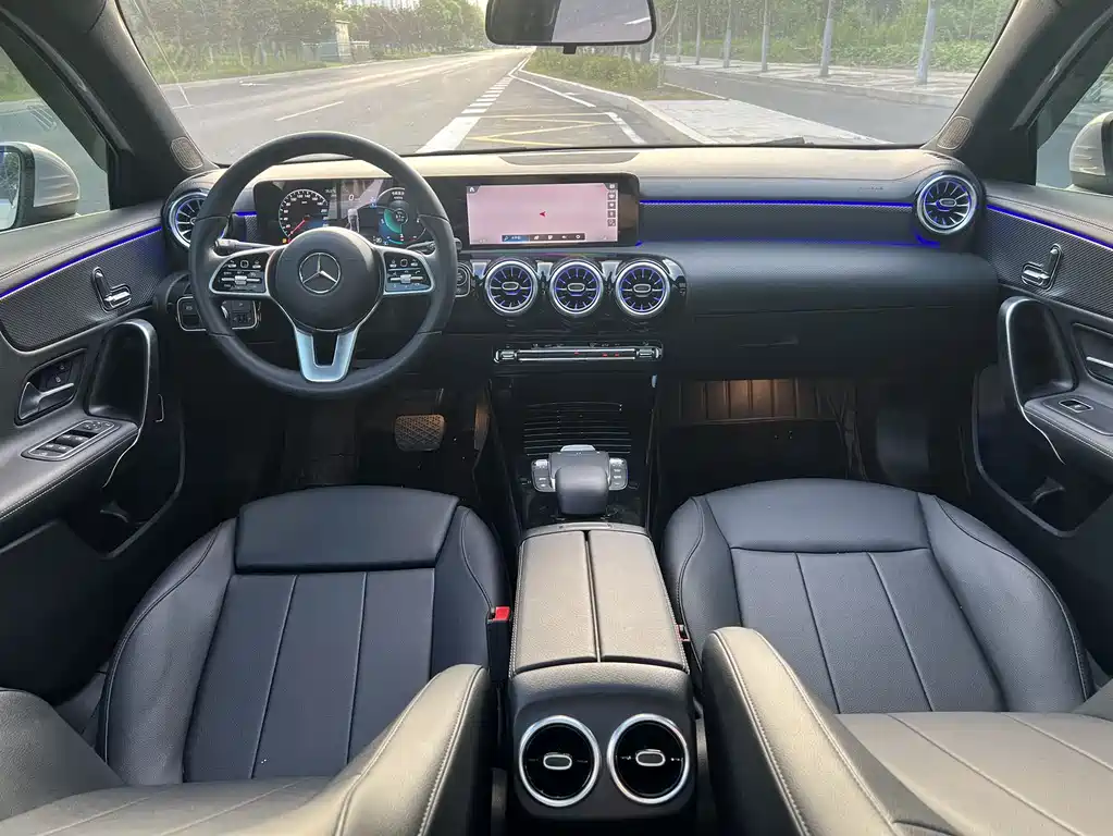 Mercedes-Benz A-Class 2022 — фото 11