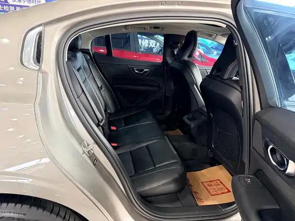 Volvo S60 2022