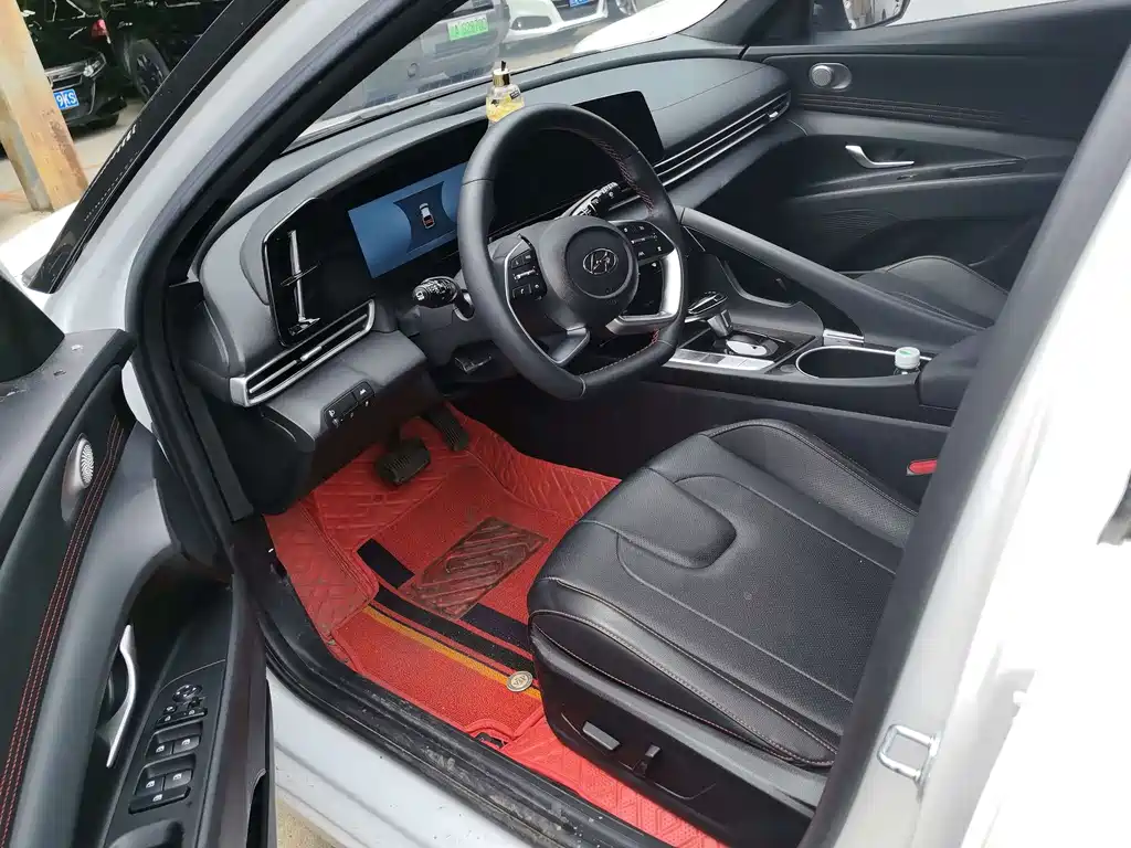 Hyundai Elantra 2022