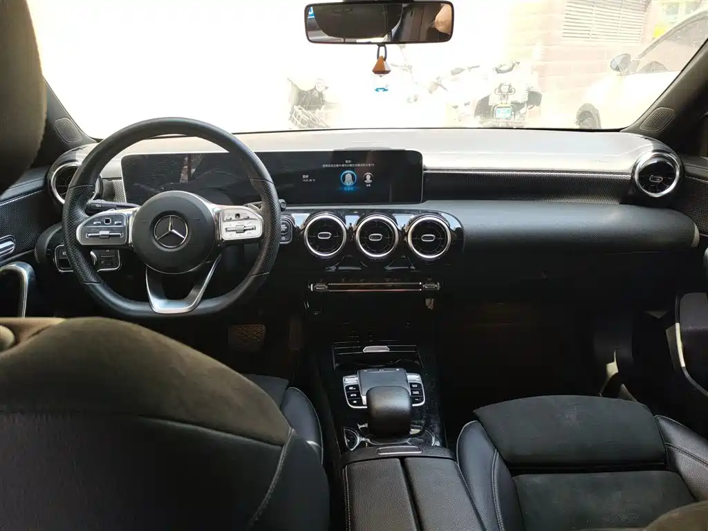 Mercedes-Benz A-Class 2019 — фото 13