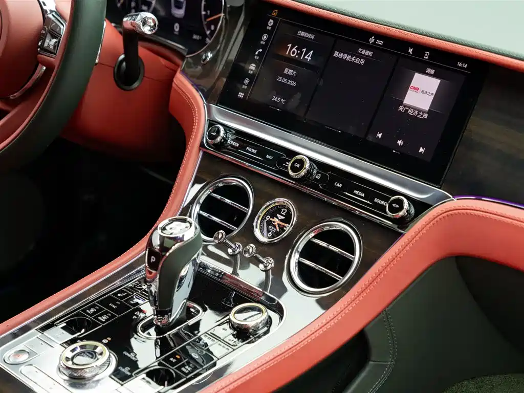 Bentley Continental 2024 — фото 14