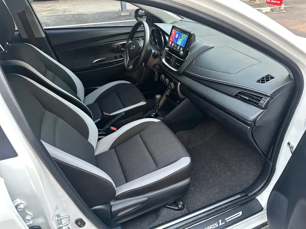 Toyota Yaris L 2022 — фото 16