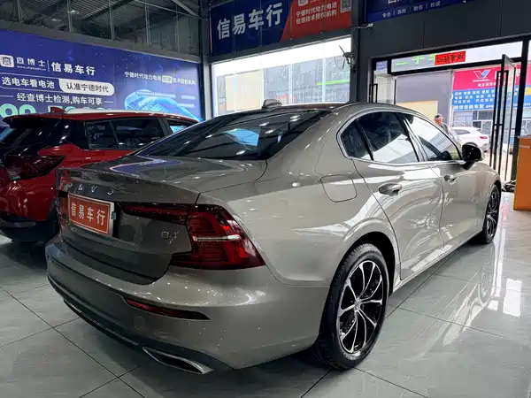 Volvo S60 2022