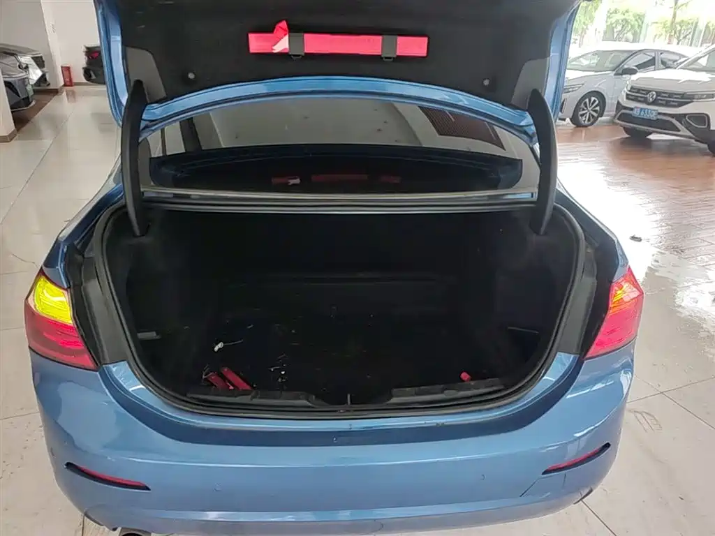 BMW 1 Series 2018 — фото 19