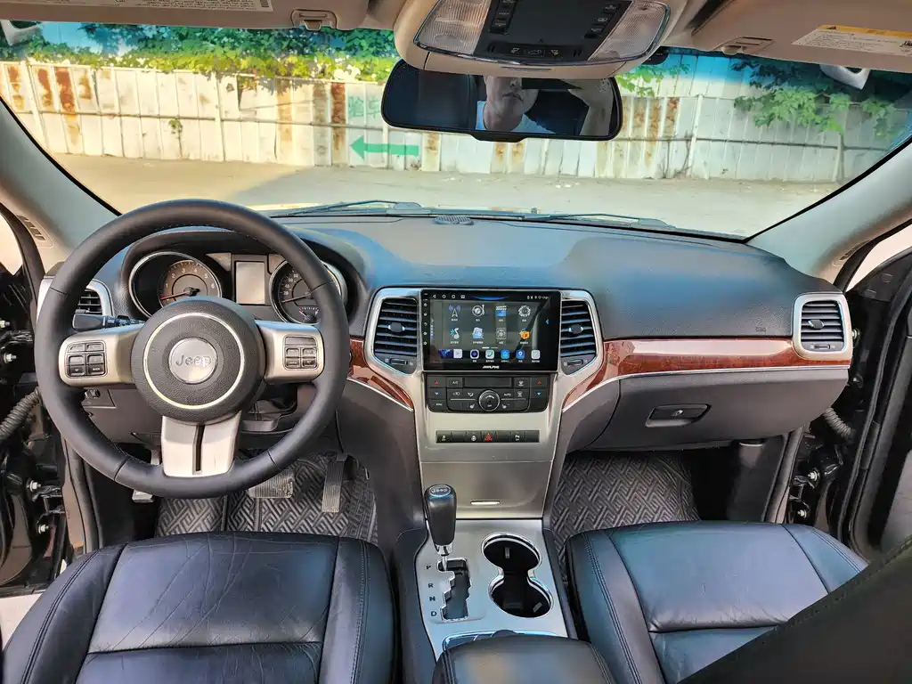 Jeep Grand Cherokee 2013 — фото 16