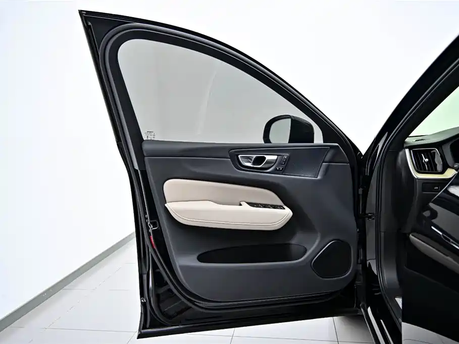Volvo XC60 2025 — фото 19