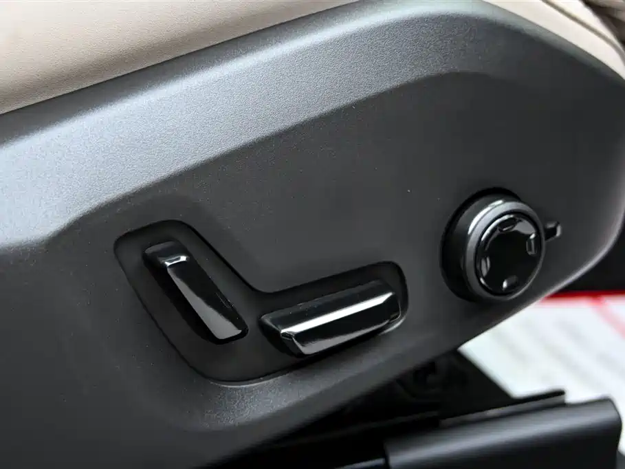 Volvo XC60 2025 — фото 26