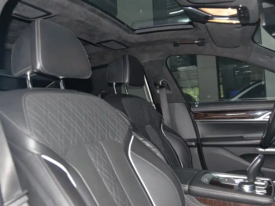 BMW 7 Series 2016 — фото 16