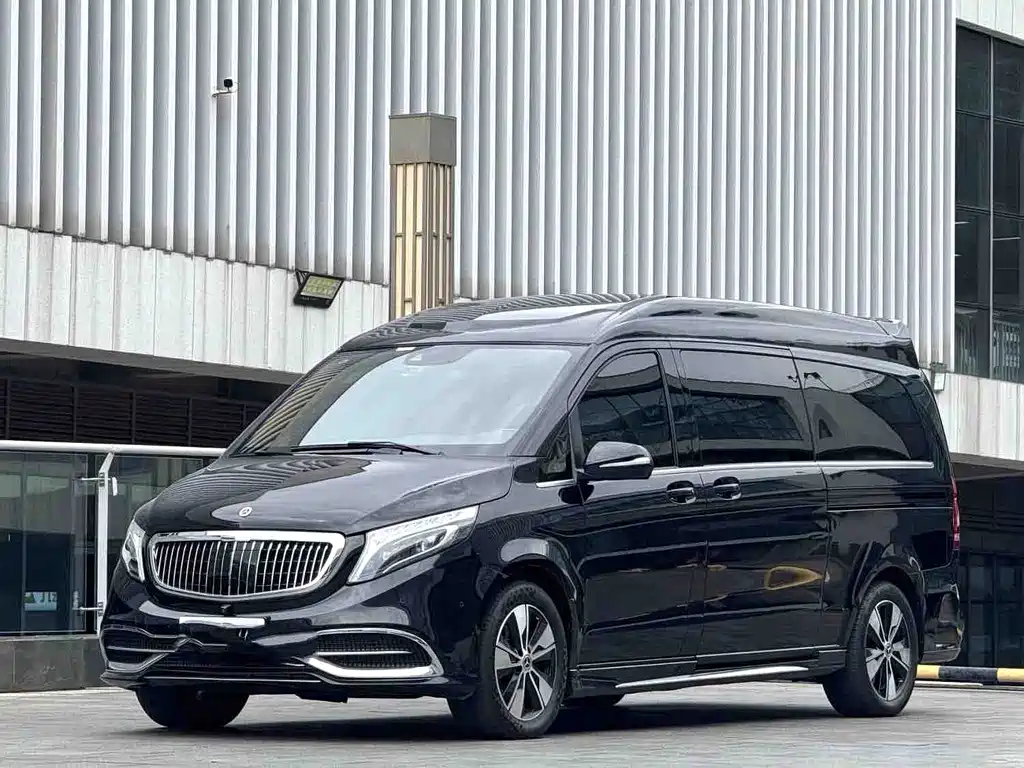 Mercedes-Benz V-Class 2023 — фото 1